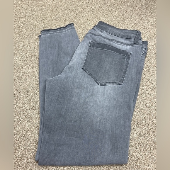 Two By Vince Camuto: Women's Gray Jeans Raw Hem, Size 30 - Picture 4 of 11